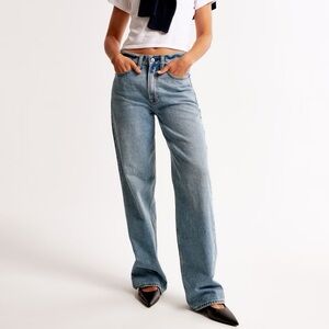 26P Abercrombie Mid Rise Slouchy Jeans